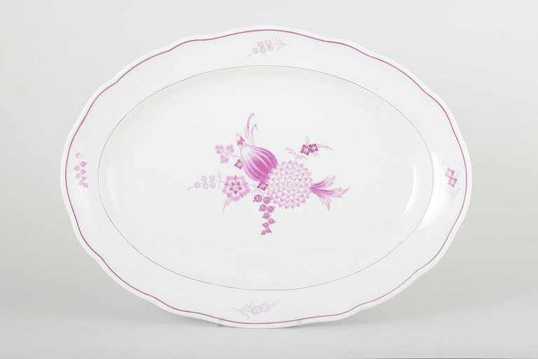 Meissen, Germany
Oval dish, 1930s.