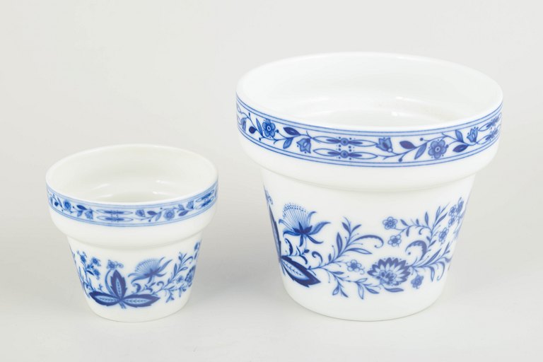 Kronester, Tyskland,to urtepotteskjulere.