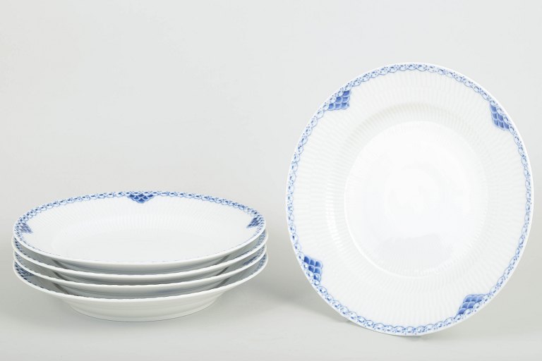 Royal Copenhagen – Prinsesse.5 dybe middags-/pasta­tallerkener, model 111/571, slut 1900-tallet.