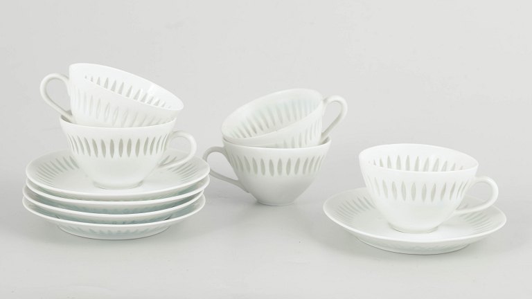 Friedl Holzer-Kjellberg for ArabiaSet of 5 demi-tasse cups with saucers, 1970s.
