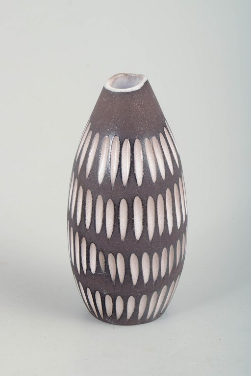Ingrid Atterberg for Upsala Ekeby, vase.