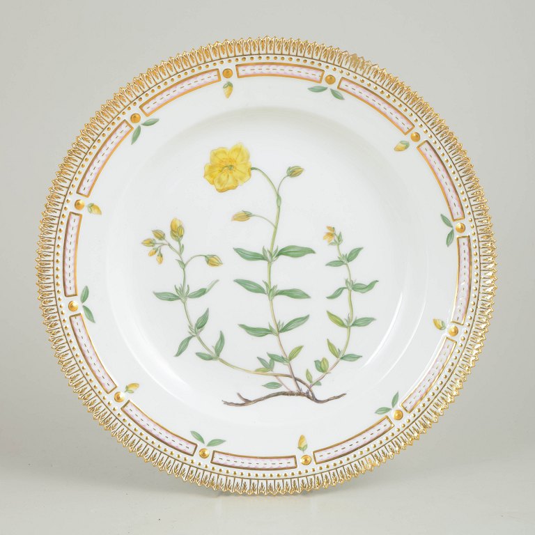 Royal Copenhagen, Flora Danica dinner plate.