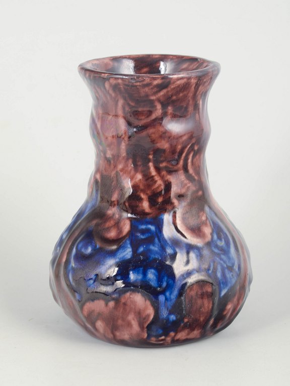 Roskilde Lervarefabrik, vase med bølledekoration.