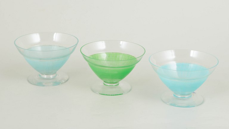 Kosta Boda, sæt af tre cocktailglas/dessertskåle.