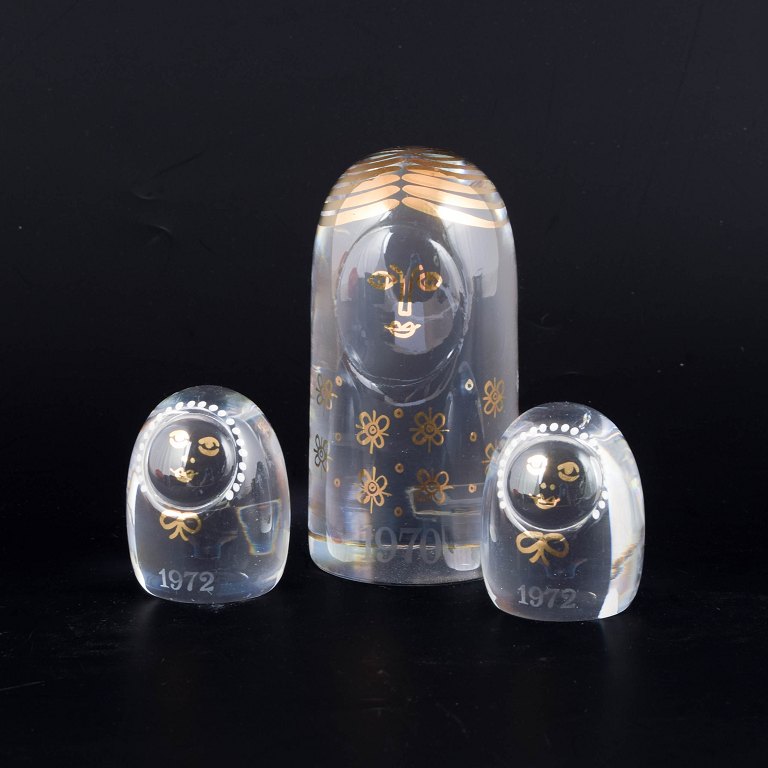 Kosta Boda, sæt af tre “Family” glasfigurer.
