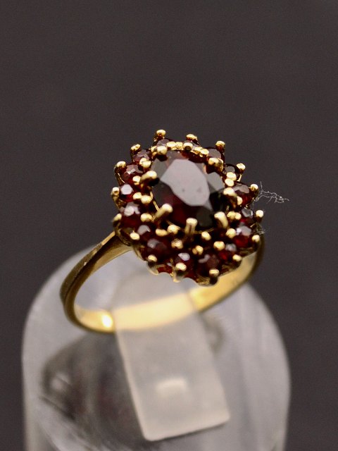 14 carat gold ring with garnets