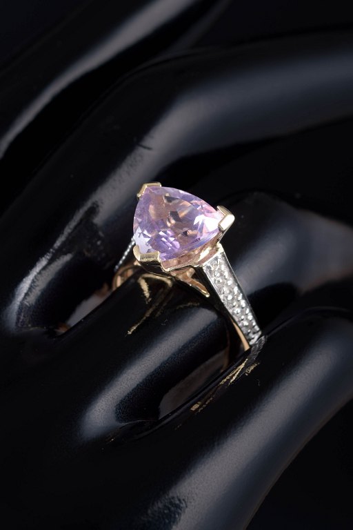 9 ct Gold Cocktail Ring with Amethyst.