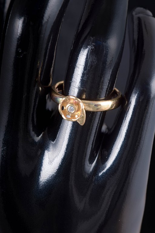 8 carat gold ring with white stone.