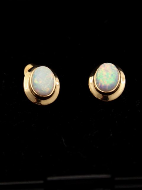 14 carat gold earrings with opal